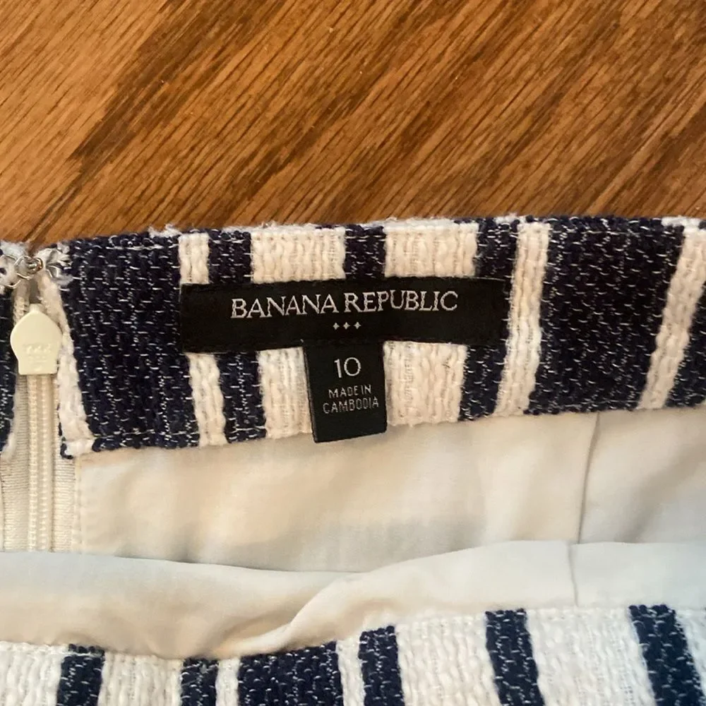 Banana Republic size 10 skirt with lining blue and white striped